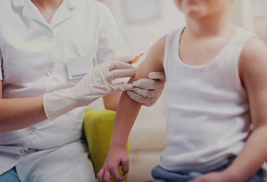 Epidémies de coqueluche en crèche : comment protéger les enfants ?